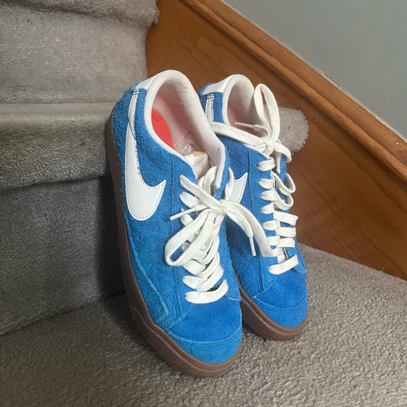 Nike Blue and White Women's Sneakers - Picture 2 of 10
